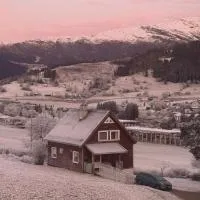Family Home with Panoramic Views & Free Parking, hotel sa Vossevangen