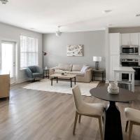 Landing Stylish 1BD Gym Courtyard, hotel near Huntsville International Airport - HSV, Madison