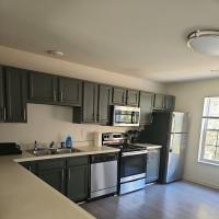 New Modern Comfort with Pool and Clubhouse，位于Burnside East哥伦比亚欧文斯市区机场 - CUB附近的酒店
