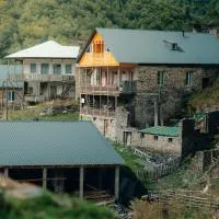 Cliff House Kala, Svaneti, hotel a Vichnashi