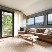 Hilltop Hideaway - Walk to Cataract Gorge: Royal Park şehrinde bir otel