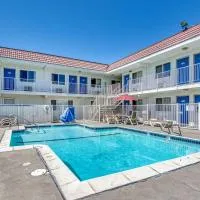 Motel 6-Stockton, CA - Charter Way West, hotel u gradu 'Stockton'