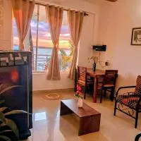 GS Home on the Bay- Super Sea & Garden view Glass studio apartment, Hotel in Vagator