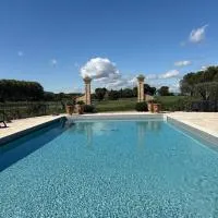 Appartement domaine de Pont Royal, Hotel in Mallemort