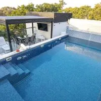 Margalit Luxury Beach Suite - Heated Pool, Jacuzzi, Sauna & BBQ, hotel em Gesher HaZiw