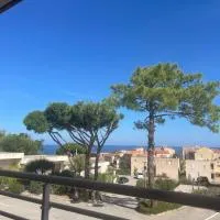 Duplex 4 personnes vue mer proches toutes commodites, hotel di Algajola