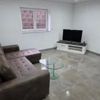 2- Zimmer-Wohnung, Nähe Phantasialand, Palmenparadies, Köln, Bonn, hotel v destinácii Weilerswist