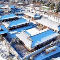 Yanbian Yanji House Jia Huansen Homestay (Korean Folk Custom Garden Shop), hotel near Yanji Chaoyangchuan International Airport - YNJ, Yanji