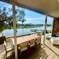 Mooloolaba Coastal Canal Villa, hotel a Mooloolaba