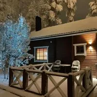 Sappee Peak Cabin - Bike, Fire, Snow & Adventure، فندق في Salmentaka