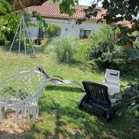 La Cabane du Berger & son terrain de pétanque, hotel di Torsiac