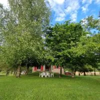 Maison individuelle avec terrain arboré, hotel sa Mayrinhac-Lentour