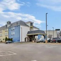 Red Lion Inn & Suites Blue Springs, hotelli kohteessa Blue Springs