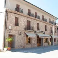 Hotel Álvarez، فندق في Tuéjar