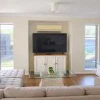Comfortable 4 bedroom house, ξενοδοχείο σε Thornlands