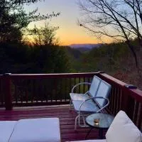 Stargazer Cabin - Sauna, Rooftop Deck, Fire Pit, Indoor Wood Fireplace, Privacy, hotel din Blue Ridge