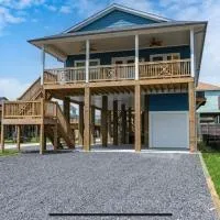 Stunning Beach Front House, hotelli kohteessa Crystal Beach