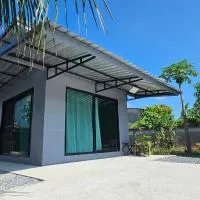 ST house, hotel en Ban Nua Khlong