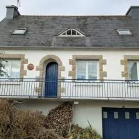 La Petite Maison Celtique، فندق في Saint-Nicolas-du-Pélem