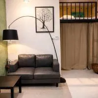 Earth House HomeStay Bangjo, hotel v destinaci Ban Pak Lak