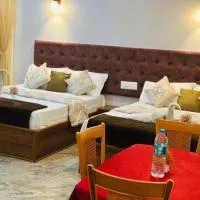 The Royal Palace & KGN Rooms & Restaurants, готель у місті Belagula