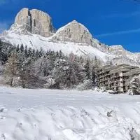 Col de L'Arzelier, khách sạn ở Château-Bernard