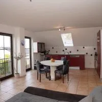 Panoramablick, ruhiger Lage, 20 Min nach Köln, hotel Overathban