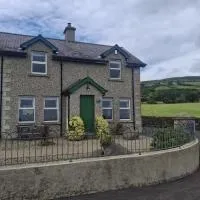 Redbrae cottage، فندق في كارنلوف