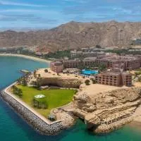 Al Husn Hotel Muscat - managed by Hilton, отель в Маскате