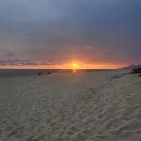 Loft Mobiliado com Suíte à Beira-Mar, praia de Itaipuaçu, vista para o mar, hotel i Maricá