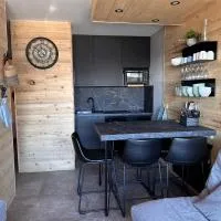 appartement Le chamois 512 meuble pour 5 personnes au pied des pistes domaine Galibier Thabor、ヴァルマニエのホテル
