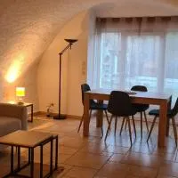 superbe appartement voûté - jusqu'à 6 couchages, Hotel in Tallard