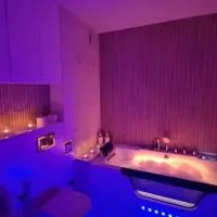 Apartament Corner Cappuccino z wanną z hydromasażem w centrum Tomaszowa! Parliamo anche Italiano!, hotel em Tomaszów Mazowiecki