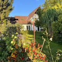 Zauberhafte Ferienwohnung in Idyllischer Lage, hotel sa Mitterdorf an der Raab