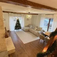 Căbănuța Lisa, Chalet in the heart of the mountain, hôtel à Lissa