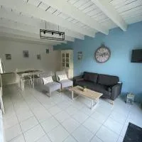Gîte du Dolmen des trois hiboux – hotel w mieście Ardillières