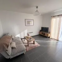 Maison entière avec jardin , Proche Bordeaux, Rocade et Arkéa Arena, hotel u gradu 'Bouliac'