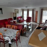 VSA SELF CATERING Accommodation Unit 2 entire house ,Sleeps 4-7, hotel u gradu 'Newcastle'