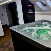 ZIBO APARTMENTS LESKO Nowoczesne apartamenty z jacuzzi i widokiem na Bieszczady, hotel en Lesko