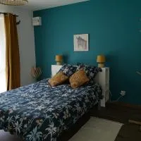 Gite Les Clématites au coeur des Volcans d'Auvergne – hotel w mieście Saint-Ours
