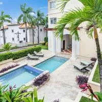 Sea Vue Luxury Vacation Condominiums, Hotel in West Bay