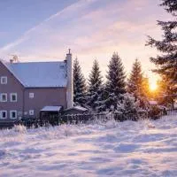 Viesnīca Forest House near Klínovec with 5 Independent Apartments pilsētā Kovářská
