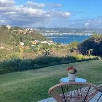 Knysna Estate Lagoon - Garden Apartments- Secure Estate - off the grid: Knysna şehrinde bir otel