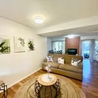 Charming Central Abbotsford Retreat, Cozy Suite, hotel em Abbotsford