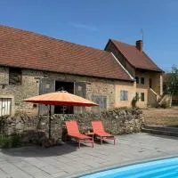 Gîte famille avec piscine en Bourgogne, hotel en Dyo