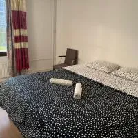 An entire apartment, 3 min from Metro in Matinkylä, Espoo, hotel v mestu Espoo