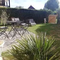 Appartement avec jardin à 50 m de la plage et 2 vélos inclus, hotel a Ouistreham