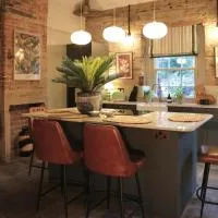 Lock Keepers Cottage at Salterhebble, hotel em Exley