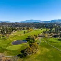 Lake Shastina Golf Resort, hotel di Weed
