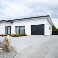 Murchison View house with Jacuzzi, hotel a Te Anau